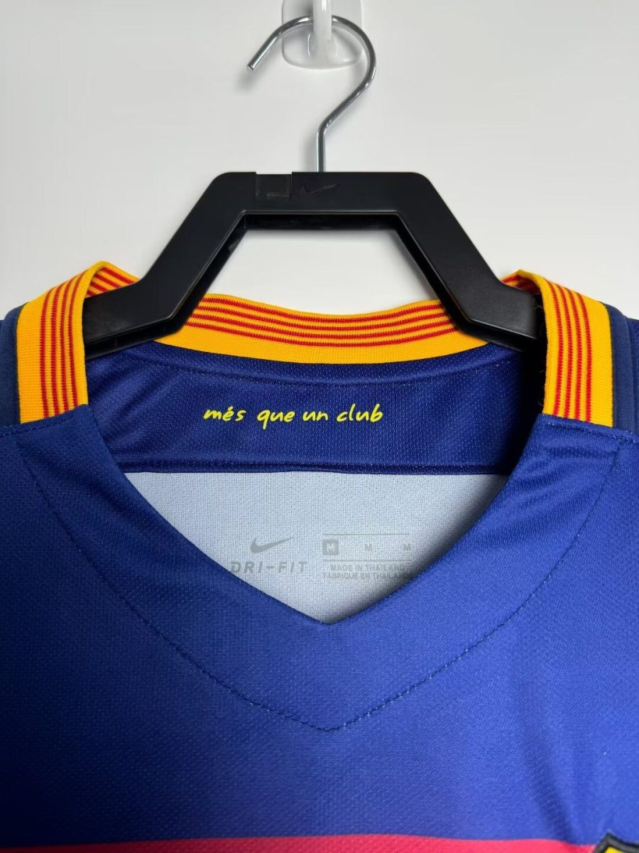 camisola principal FC Barcelona época dois mil e quinze dois mil e dezasseis