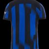 maillot-domicile-inter-milan-saison-2023-2024-bleu-et-noir-officiel camisola principal Inter Milan época 2023 2024 azul e preta oficial