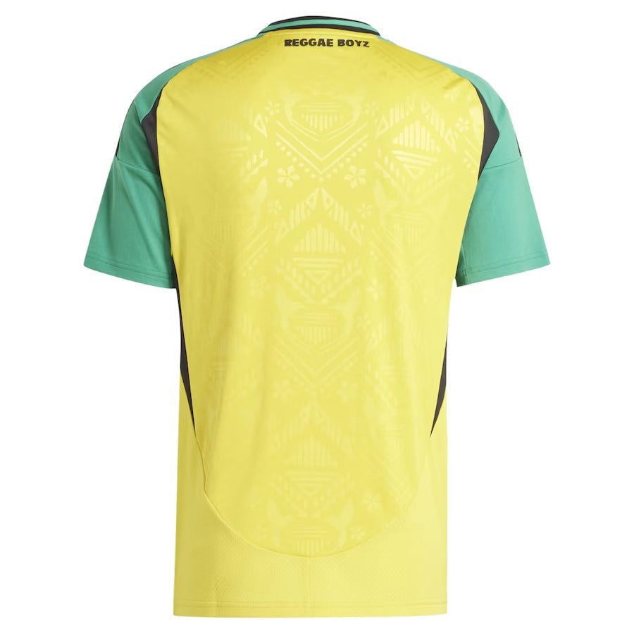camisola principal Jamaica 2024 cor amarela e verde para apoiar os Reggae Boyz