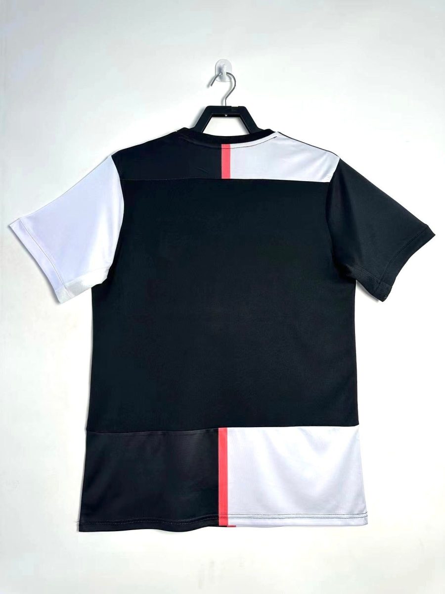 maillot-domicile-juventus-saison-deux-mille-dix-neuf-deux-mille-vingt-tenue-officielle-noir-et-blanc camisola principal Juventus temporada dois mil dezanove dois mil vinte equipamento oficial preto e branco