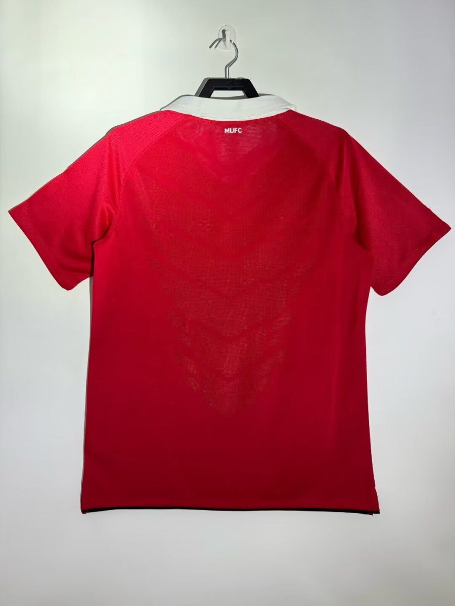 maillot-domicile-manchester-united-saison-2010-2011 camisola principal Manchester United época 2010 2011
