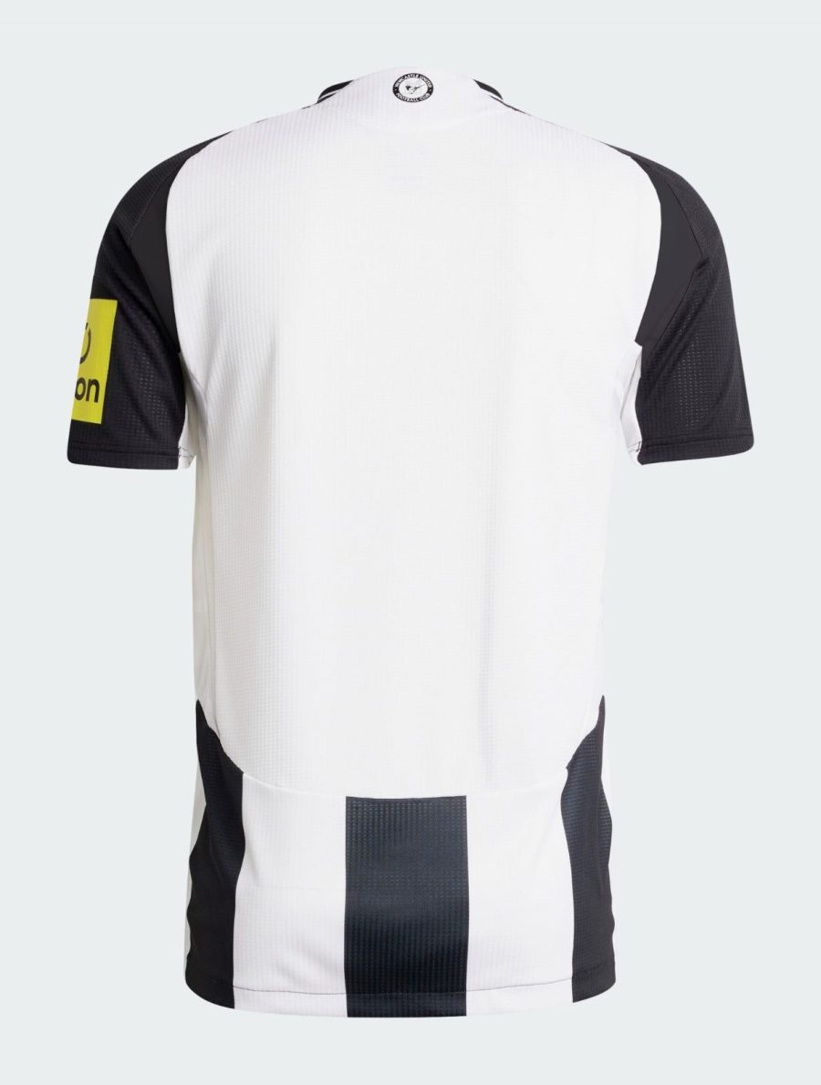 camisola principal Newcastle United época vinte vinte quatro vinte vinte cinco preto e branco