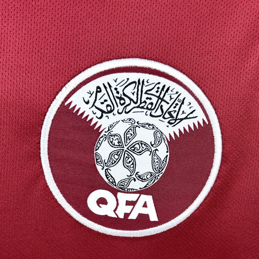 Camisola principal Qatar época 2026 equipa nacional de futebol