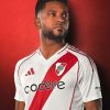 maillot-domicile-river-plate-saison-vingt-vingt-quatre-vingt-vingt-cinq Camisola principal River Plate temporada vinte vinte e quatro vinte vinte e cinco