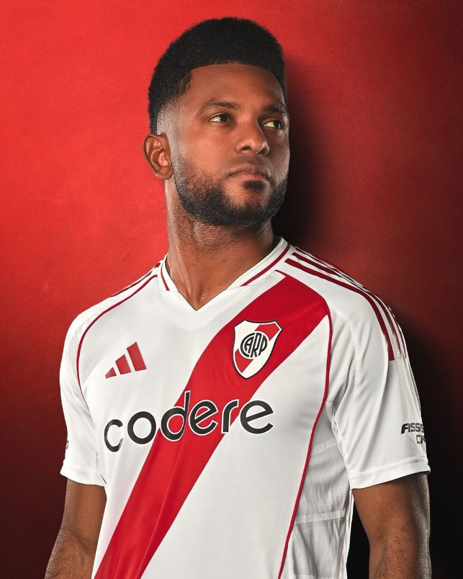 maillot-domicile-river-plate-saison-vingt-vingt-quatre-vingt-vingt-cinq Camisola principal River Plate temporada vinte vinte e quatro vinte vinte e cinco