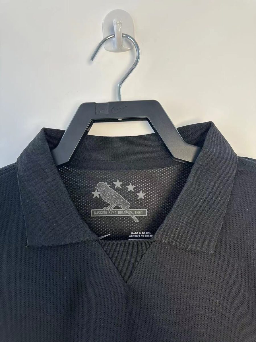 maillot-du-bresil-noir-saison-deux-mille-treize-deux-mille-quatorze Camisola do Brasil preta temporada dois mil e treze dois mil e catorze
