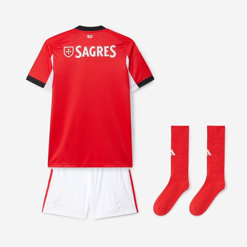camisola criança SL Benfica principal época 2025 2026 com calção e meias