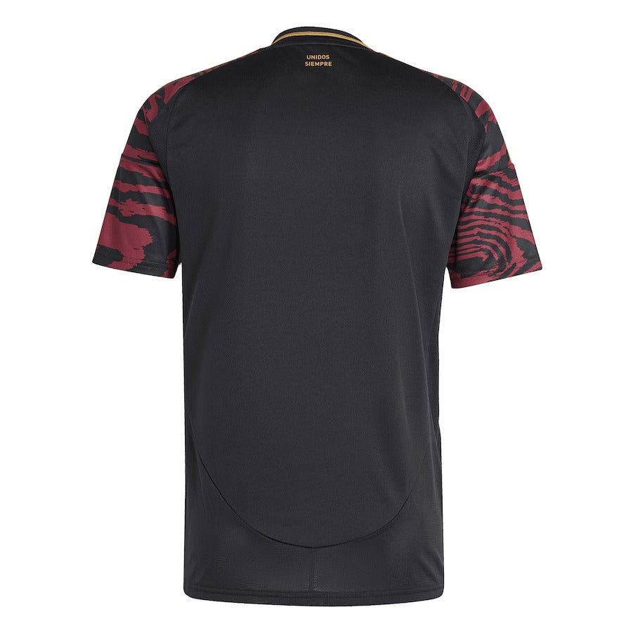 maillot-exterieur-du-perou-2024-rouge-et-blanc-tenue-officielle-football camisola alternativa do Peru 2024 vermelha e branca equipa oficial futebol