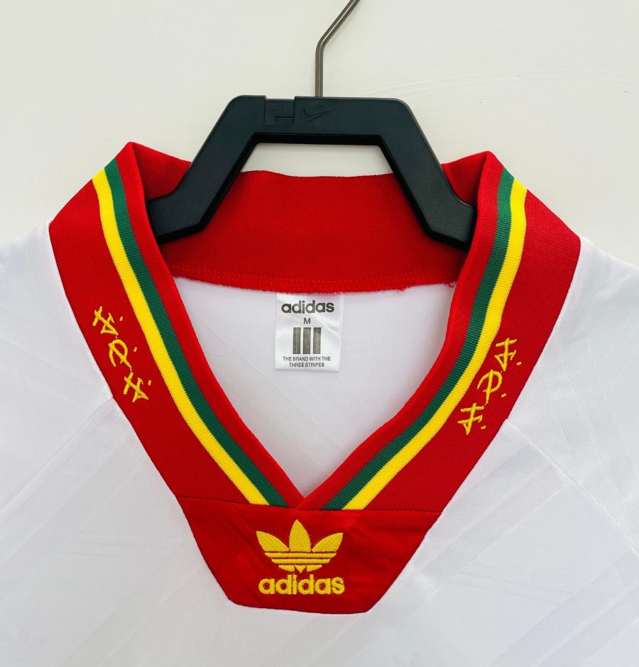 maillot-exterieur-du-portugal-edition-vintage-saison-1992 Camisola alternativa do Portugal edição vintage época 1992