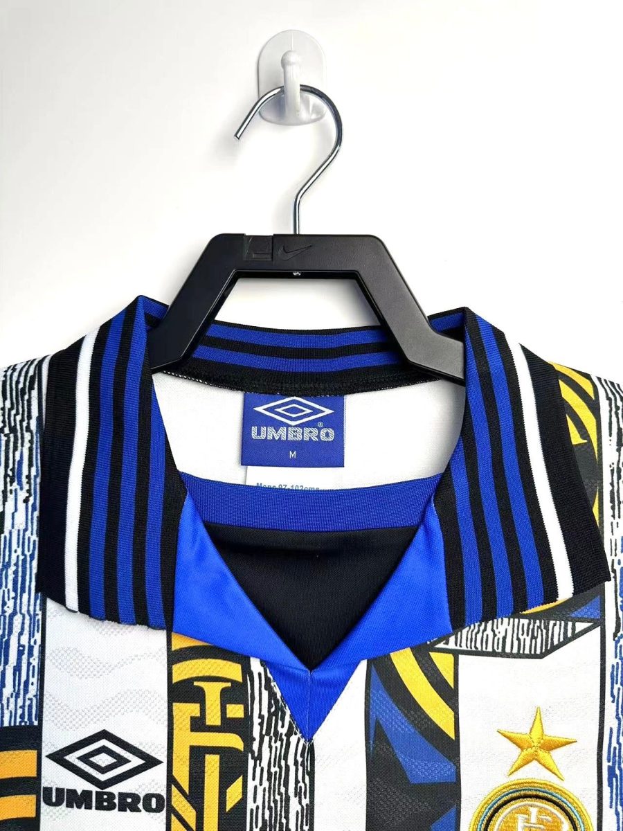 Camisola alternativa Inter Milan época mil novecentos e noventa e cinco mil novecentos e noventa e seis