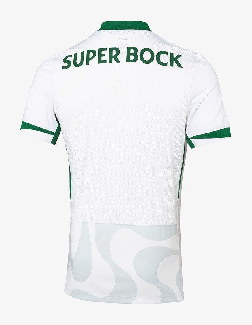 maillot-exterieur-sporting-cp-saison-2025-2026-tenue-de-football-verte-et-blanche maillot extérieur Sporting CP saison 2025 2026 tenue de football verte et blanche