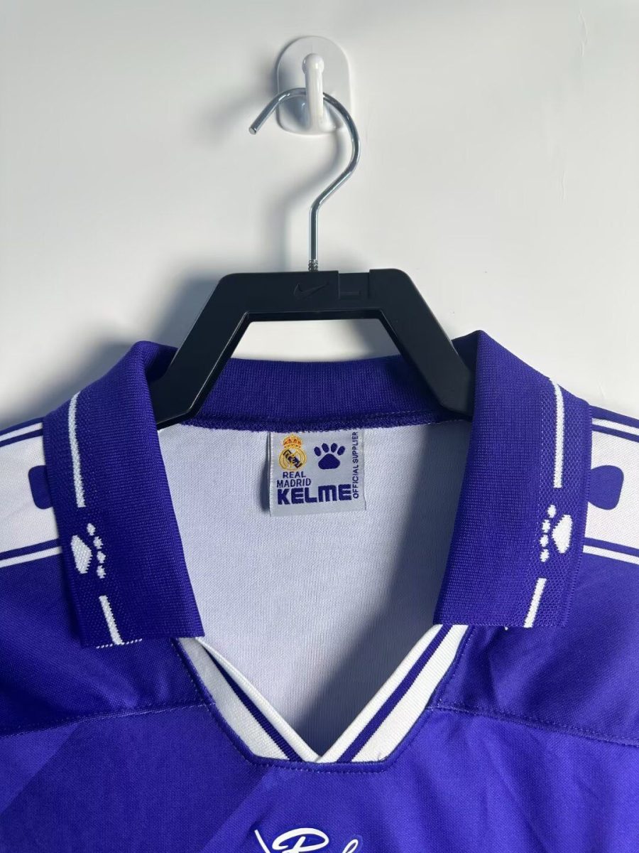 Camisola alternativa vintage do Real Madrid época mil novecentos e noventa e quatro mil novecentos e noventa e cinco