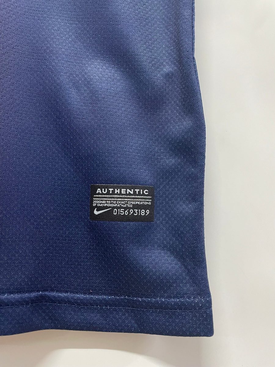 maillot-officiel-psg-bleu-marine-et-rouge-tenue-domicile-collection-deux-mille-treize-deux-mille-quatorze Camisola oficial PSG azul marinho e vermelho equipamento Principal coleção dois mil e treze dois mil e catorze