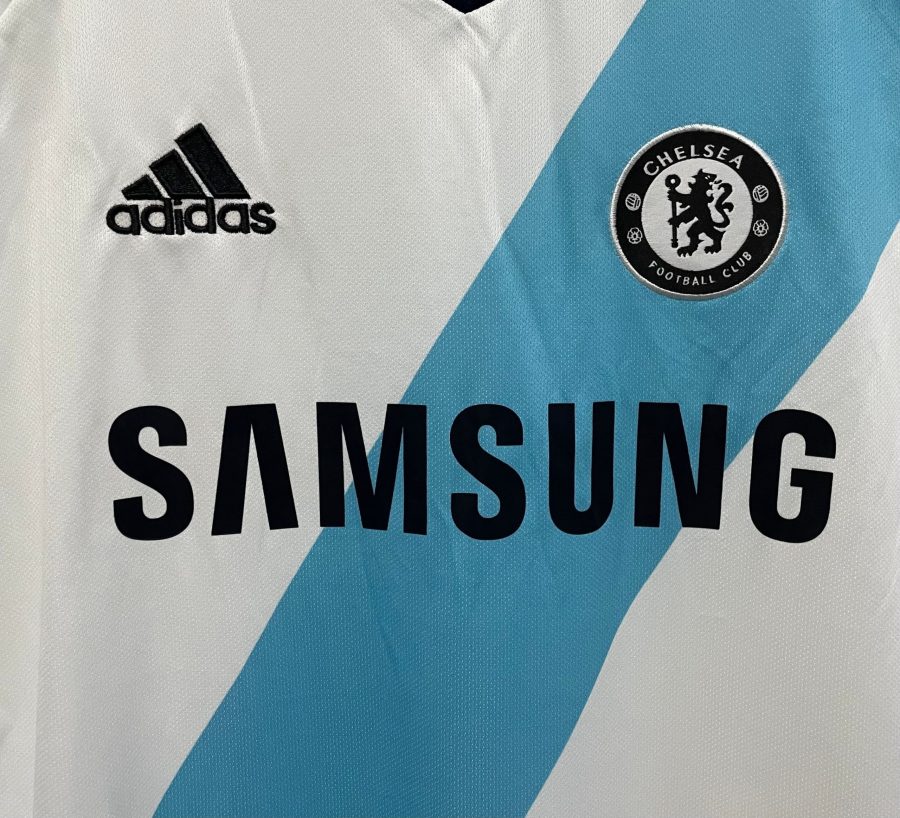 tenue-de-football-chelsea-bleu-domicile-exterieur-deux-mille-douze-deux-mille-treize Equipamento de futebol Chelsea azul Principal Alternativa dois mil e doze dois mil e treze