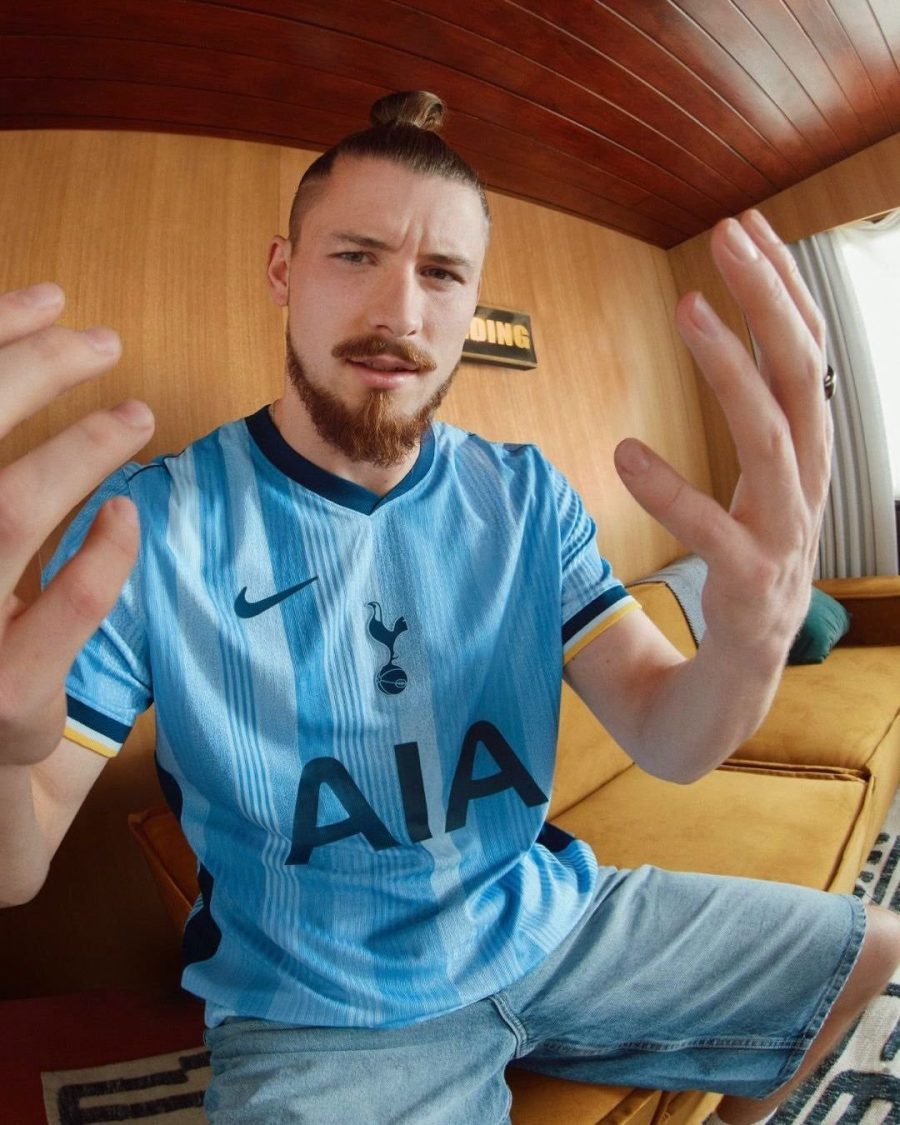 tenue-de-football-tottenham-hotspur-blanc-et-bleu-marine-version-exterieur equipamento de futebol Tottenham Hotspur branco e azul-marinho versão alternativa
