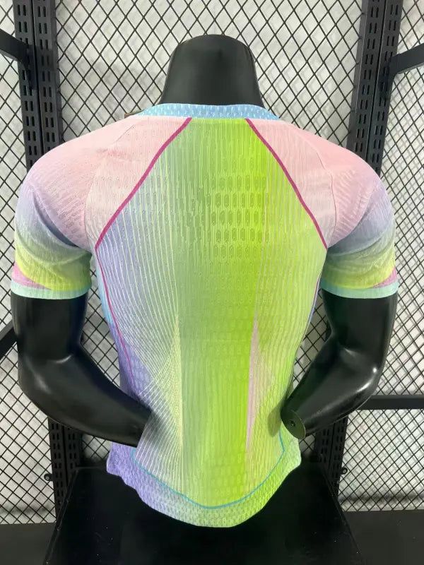 tenue-domicile-barca-edition-collector-2025-2026-avec-ecusson-du-club Equipamento principal Barça edição colecionador 2025 2026 com emblema do clube
