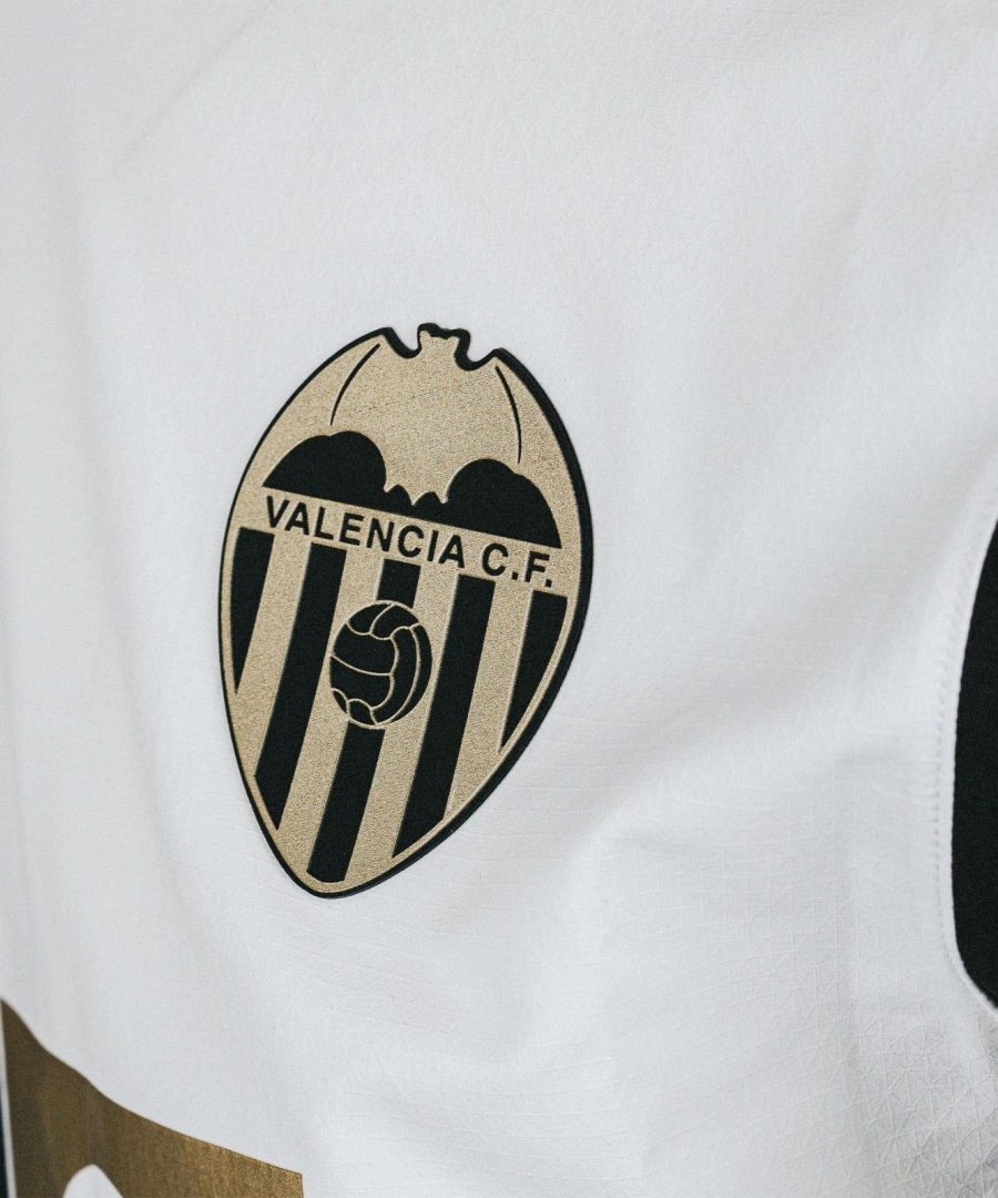 tenue-domicile-valencia-club-de-futbol-2024-2025-maillot-de-football Equipamento principal Valencia Club de Futbol 2024 2025 camisola de futebol