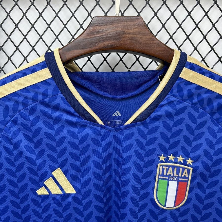 tenue-officielle-italie-bleu-azur-avec-ecusson-federation equipamento oficial Itália azul celeste com emblema federação