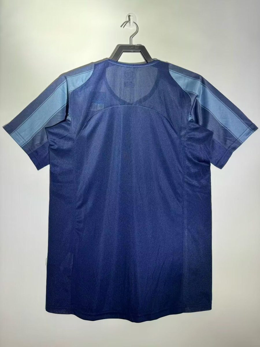 tunique-de-football-inter-milan-version-third-bleu-nuit-et-details-jaunes Tunique de football Inter Milan version third bleu nuit et détails jaunes