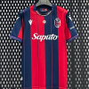 0689b31559456b7e0f0ec39fcf292a9a.png Camisola Bologna Principal 2025/26