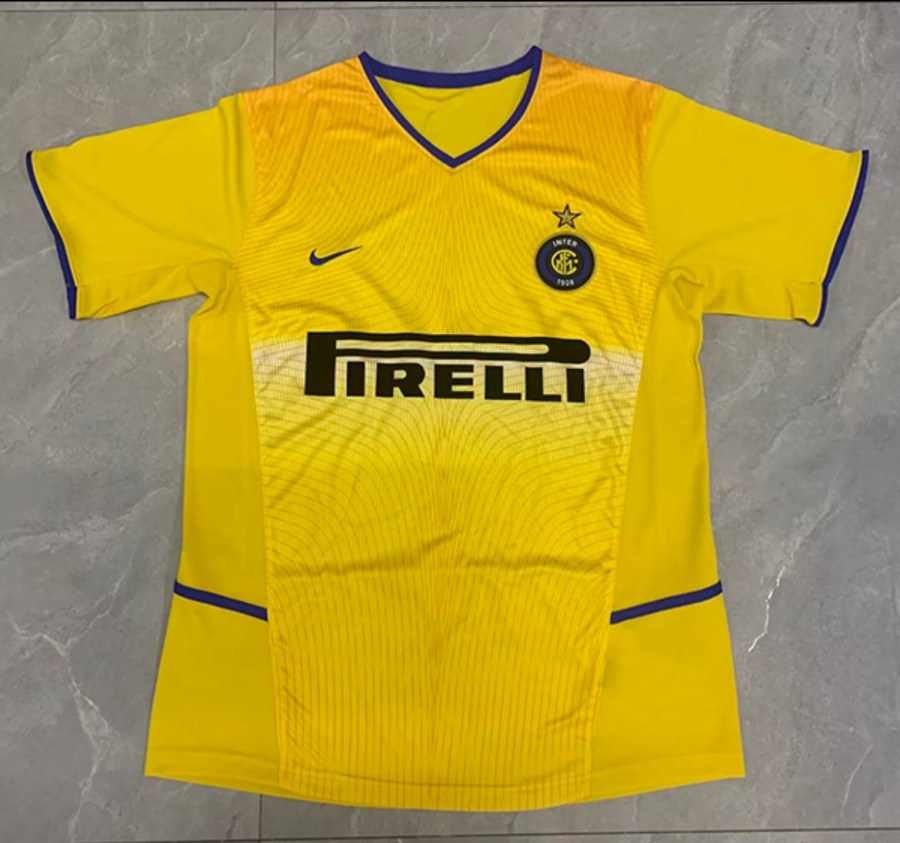 0F8B05A4-BA8C-4979-AE67-7F3BD6EDFFA7.jpg Camisola Inter Milão Alternativa 2002/03