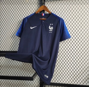 1A24C869-D0B2-4BB2-B412-4B40B35E59AB.jpg Camisola França Principal 2018
