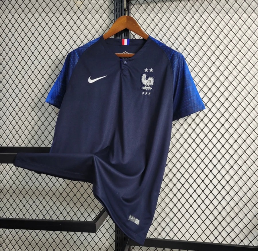 1A24C869-D0B2-4BB2-B412-4B40B35E59AB.jpg Camisola França Principal 2018