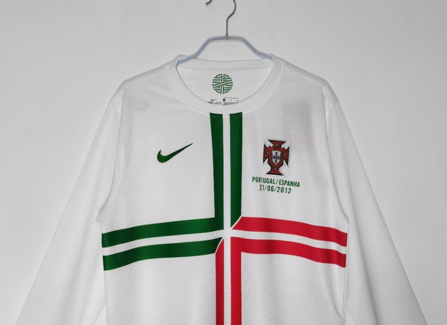29E2D4E6-516E-4CD5-AA6B-5B7F5ADC3BC3.jpg Camisola Portugal Alternativa 2012 Mangas Compridas