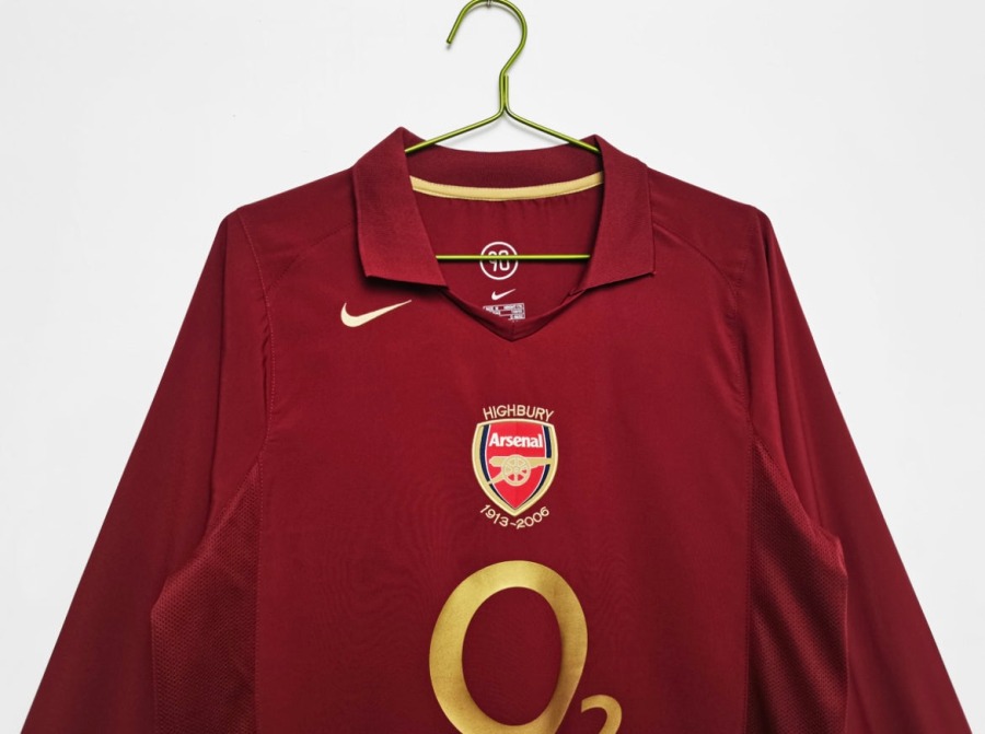 3DE581A7-9A5A-43E3-9E06-DC3EBE86C8C3.jpg Camisola Arsenal 2005/06 Principal Mangas Compridas