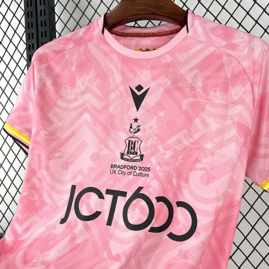 3_1756435908000.jpg Camisola Bradford City 2025-26 Principal