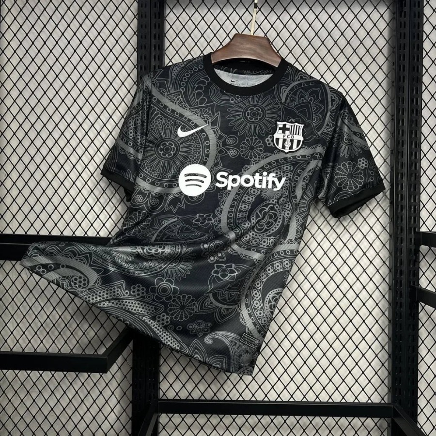 40cf7627c3a2fe79f8c88ba408882ae3.jpg Camisola FC Barcelona Preto Conceito 2024-2025