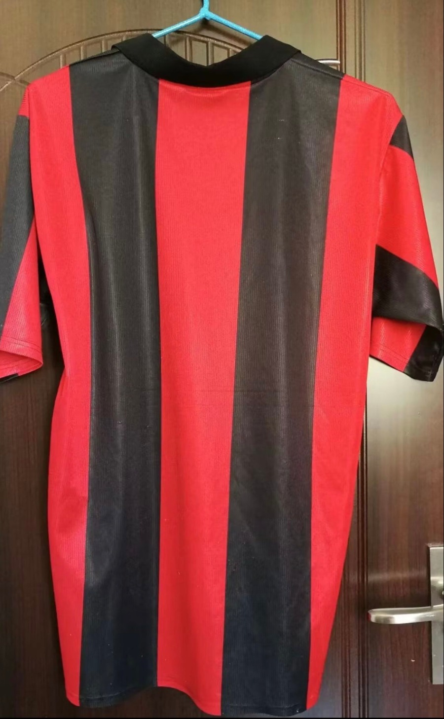 494BC338-327C-4E53-AAED-6E66571EDDF8.jpg Camisola Eintracht Frankfurt Principal 1999/2000