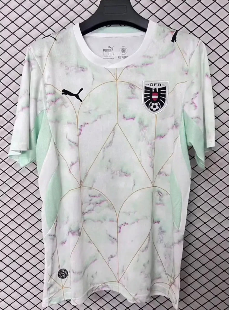 6FA63732-9562-45F7-8AC7-F4B6F357644C.jpg Camisola Áustria Alternativa 2026