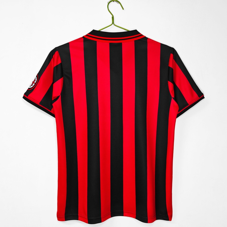 70bf5e9a6e9aabc55564081c38153751.jpg Camisola AC Milan Principal 1996-1997 Retro