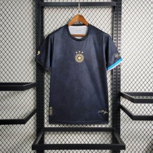 7865F7ACE71BED5E7B4D9DD5BBD32815_540x_49febc15-9e0c-4b51-8d99-c4738e85e751.jpg Camisola Argentina 2023-24 La Pulga Preto Edição Especial