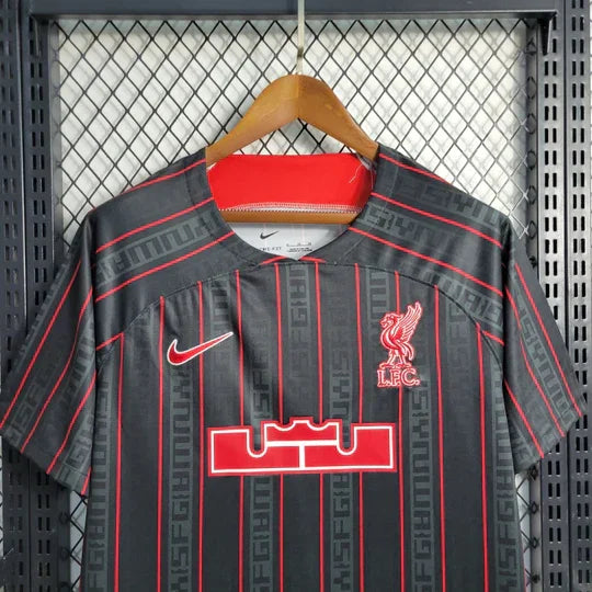 7ea5188a_540x_d3956ebe-dd2e-4bde-8d81-63a16b27def2.jpg Camisola Liverpool 2023 Premium Streetwear