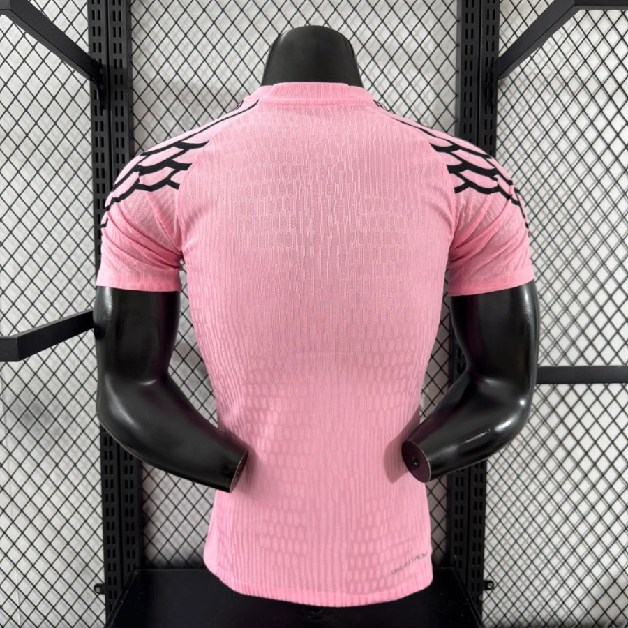81951462673de2544832cd4bfe3422b6_3256ade7-f568-4b11-882a-67aba7dd706b.jpg Camisola PSG 2025/26 Rosa Edição Especial Jogador