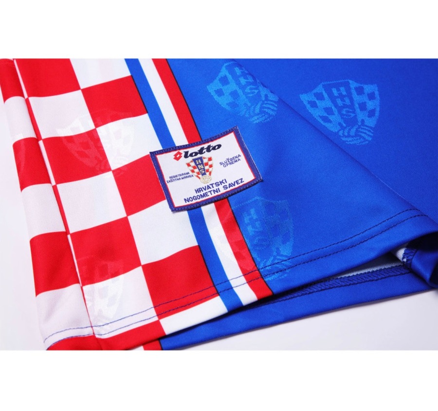 8AC3EC20-655E-4E1E-959F-C4150F6DFEB7.jpg Camisola Croácia Alternativa 1998