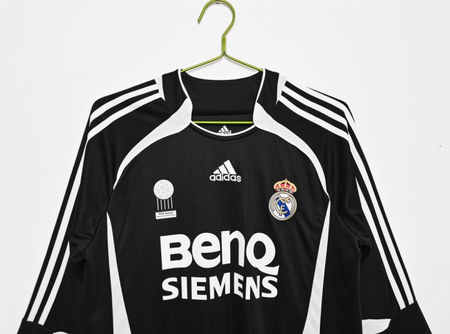 A53BD2CE-D137-4132-9713-DA11CC4FAEB8.jpg Camisola Real Madrid Alternativa Mangas Compridas 2006/07