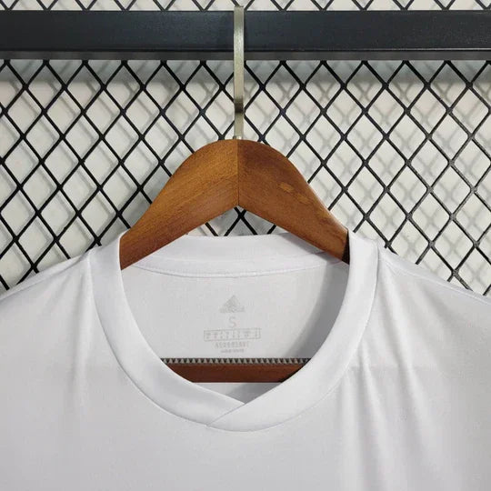 C0777F7B331BA60934D9E8BCEFBA8B99_540x_7c751456-7c38-4886-aa5f-e4f39e8df2cd.jpg Camisola Real Madrid Branca 2023-2024