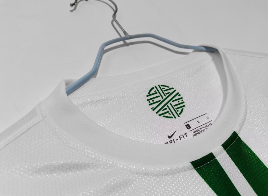 D8544D19-5FF0-492C-98DF-7C74CD1D4483.jpg Camisola Portugal Alternativa 2012 Mangas Compridas