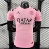 b22683c1fe2376cf8efdf26247b9e5c8_4ca23e4d-16c8-407b-8f84-dae959151451.jpg Camisola PSG 2025/26 Rosa Edição Especial Jogador