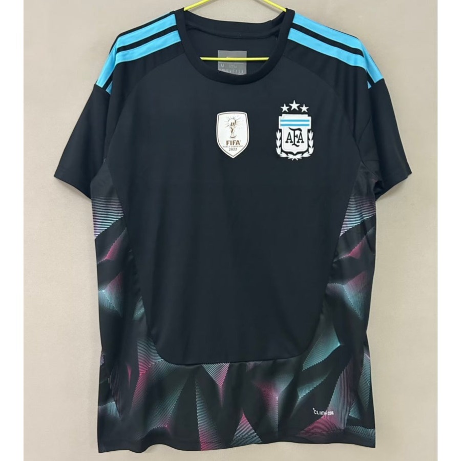 b3eb18ac922b95bbcdb54e660bcf55ee.jpg Camisola Argentina 24/25 Preta Edição Premium