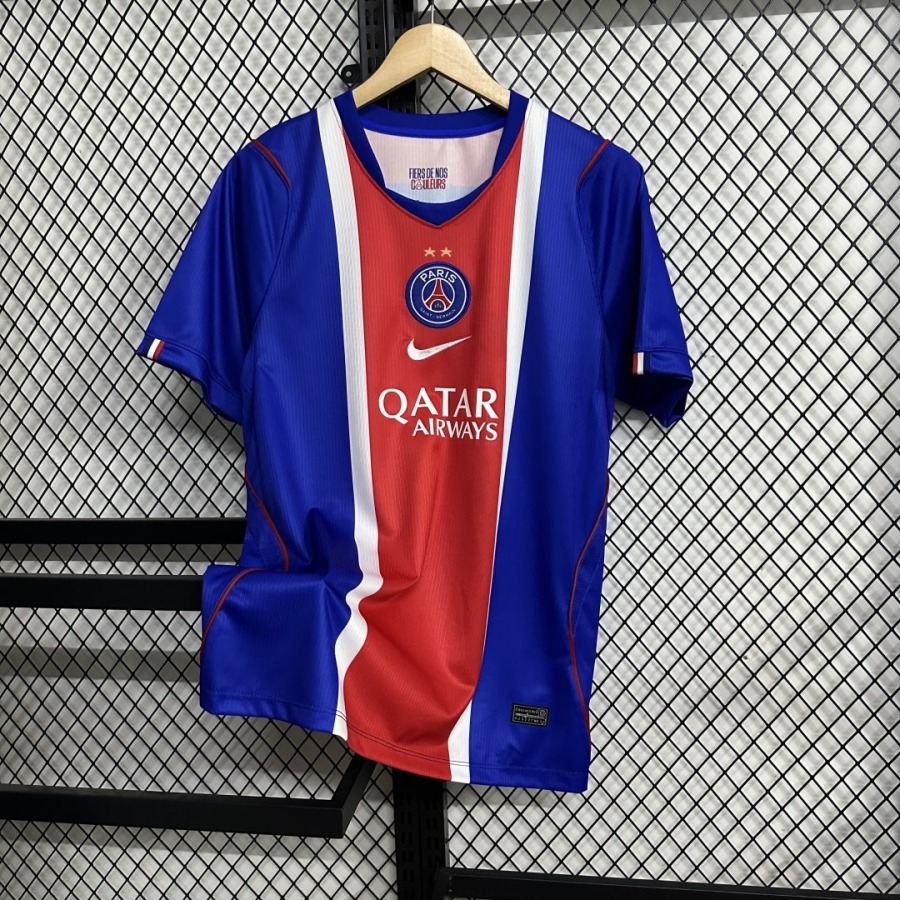 b603fed82169bc78a0fde5c4325378b8.jpg Camisola PSG Principal 26/27 Versão Fã