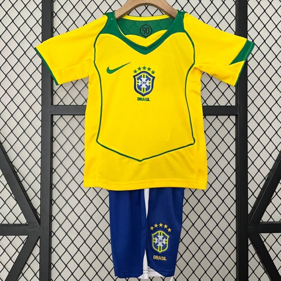f804e40eabb12092ee2c04fcd70edae8.jpg Camisola Brasil Criança Retro 2004