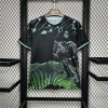fac1df7f_540x_b0aad32f-6a48-4685-85a6-55b0ccab08e9.jpg Camisola Real Madrid 2024/25 Preto e Verde Edição Especial