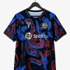maillot-fc-barcelone-edition-speciale-2025-2026-3 studio v12 Camisola FC Barcelona Edição Especial 2025-2026