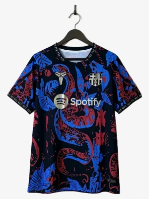 maillot-fc-barcelone-edition-speciale-2025-2026-3 studio v12 Camisola FC Barcelona Edição Especial 2025-2026